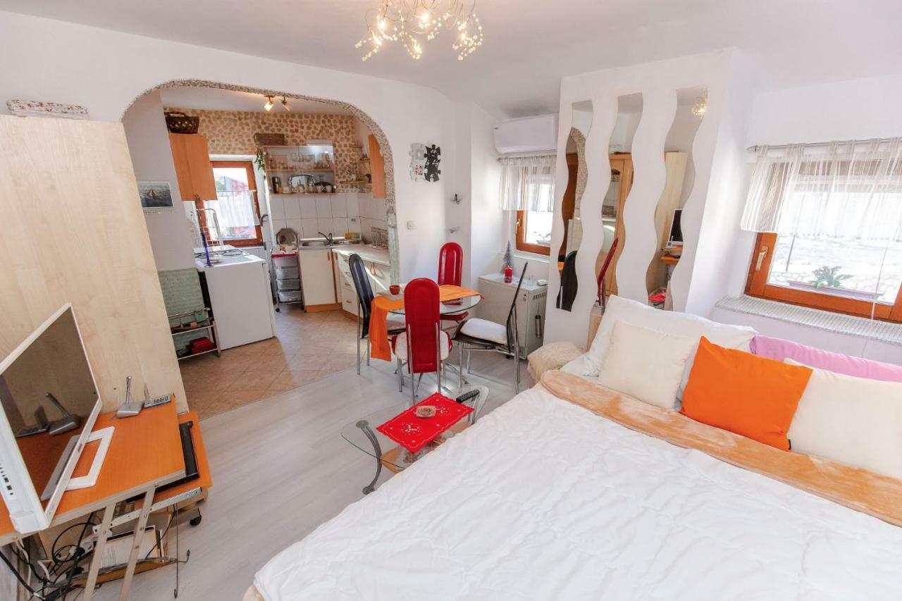 באקר Studio-Apartman Dejan מראה חיצוני תמונה